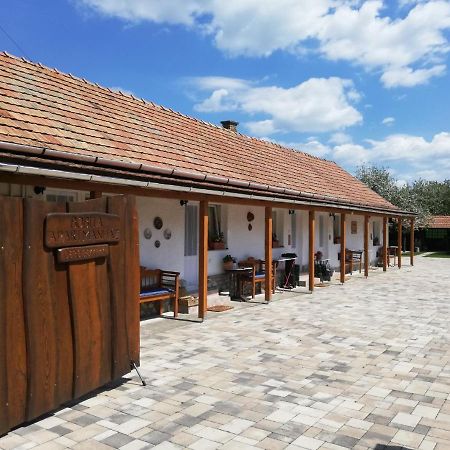Bobita Apartmanhaz Сильвашварад Экстерьер фото